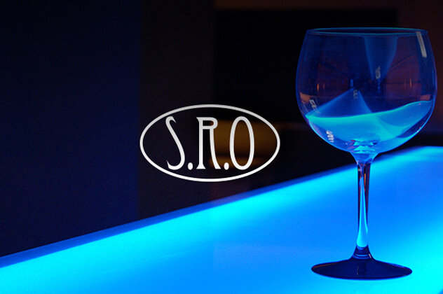 S.R.O branding above a professional photograph of a wine glass